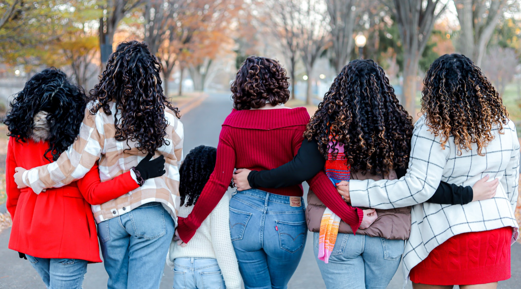 5 Festive Curly Hairstyles for Christmas